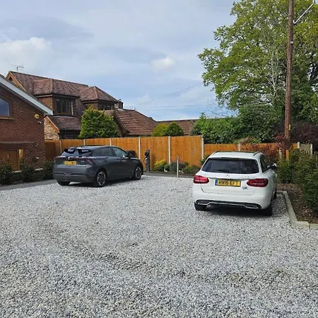 The Otters By Brand Hatch Fawkham Exterior photo