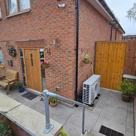 The Otters By Brand Hatch Fawkham Exterior photo